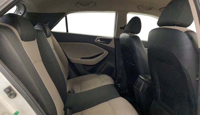 2017 Hyundai Elite i20 SPORTZ 1.2, CNG, Manual, 71,229 km, Right Side Rear Door Cabin