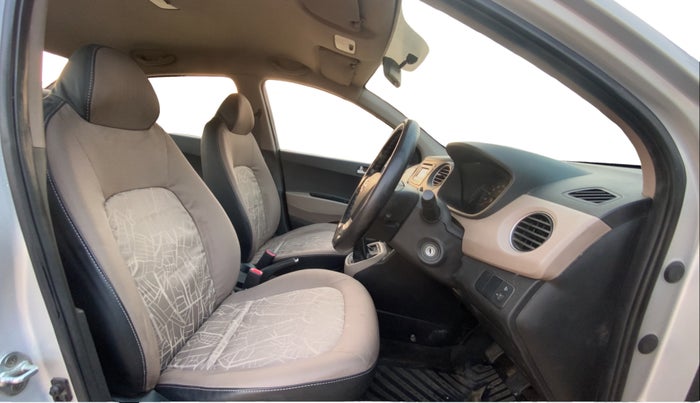 2014 Hyundai Xcent S 1.2, Petrol, Manual, 1,29,125 km, Right Side Front Door Cabin