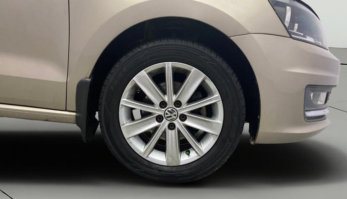 2015 Volkswagen Vento HIGHLINE 1.6 MPI, Petrol, Manual, 1,27,839 km, Right Front Wheel