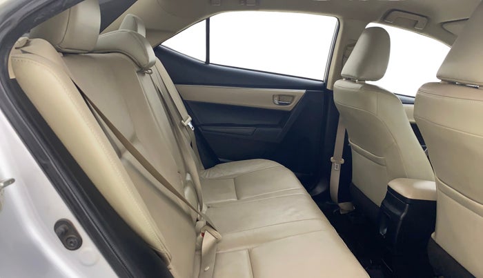 2014 Toyota Corolla Altis GL PETROL, Petrol, Manual, 1,32,247 km, Right Side Rear Door Cabin