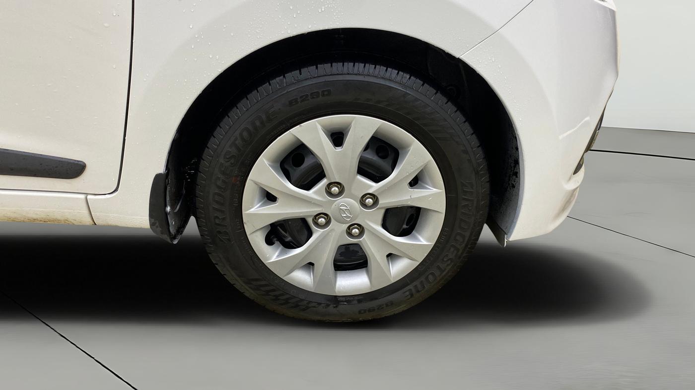 2016 Hyundai Grand i10 SPORTZ 1.2 KAPPA VTVT, Petrol, Manual, 79,998 km, Right Front Wheel