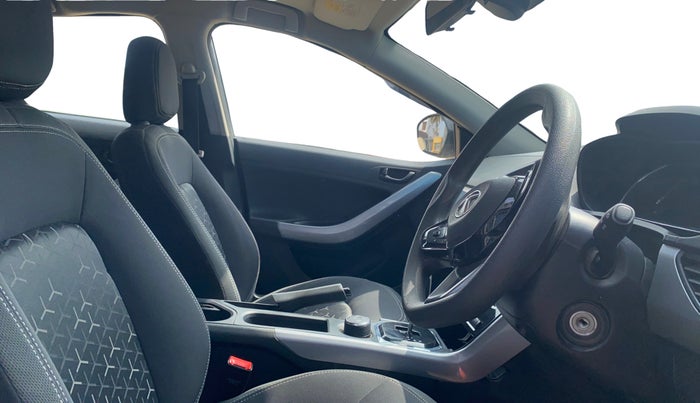 2022 Tata NEXON XMA SUNROOF PETROL, Petrol, Automatic, 29,265 km, Right Side Front Door Cabin