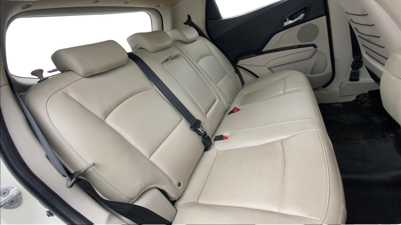 2020 Mahindra XUV300 W8 (O) 1.2 PETROL, Petrol, Manual, 34,817 km, Right Side Rear Door Cabin