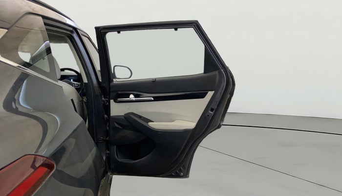 2024 KIA SELTOS  HTX 1.5 DIESEL AT, Diesel, Automatic, 27,894 km, RHS Rear Door