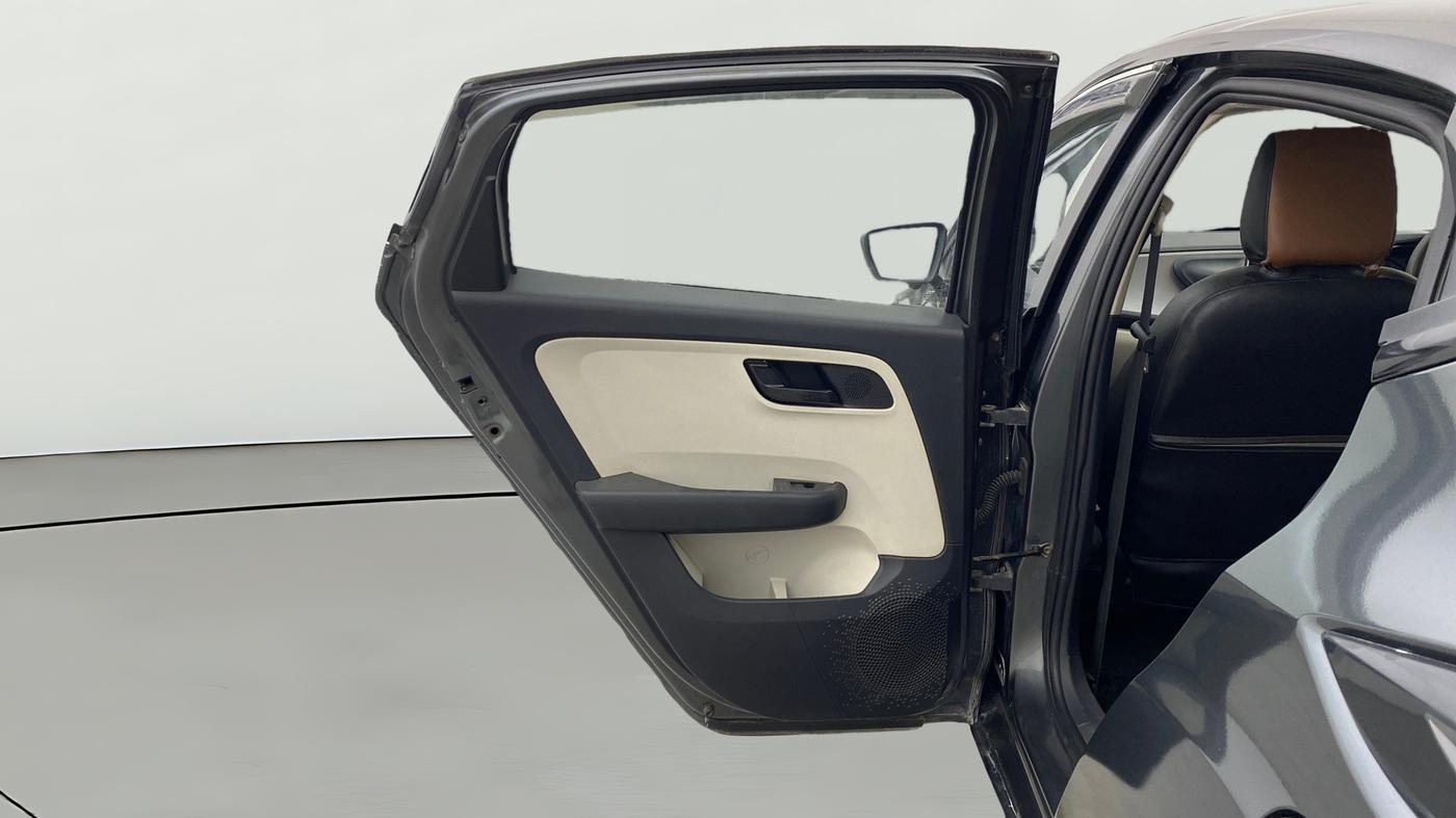 2022 Tata ALTROZ XM PLUS PETROL, Petrol, Manual, 22,988 km, LHS Rear Door