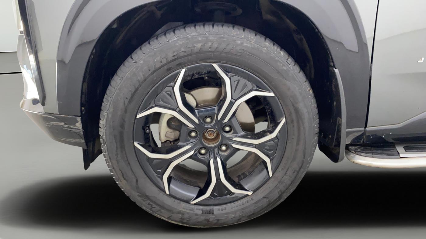 2025 Tata Curvv Creative 1.2 Petrol 7DCA, CNG, Automatic, 19,620 km, Left Front Wheel