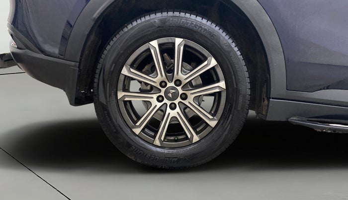 2023 Mahindra XUV700 AX 7 LUXURY D MT 7 STR, Diesel, Manual, 1,09,565 km, Right Rear Wheel
