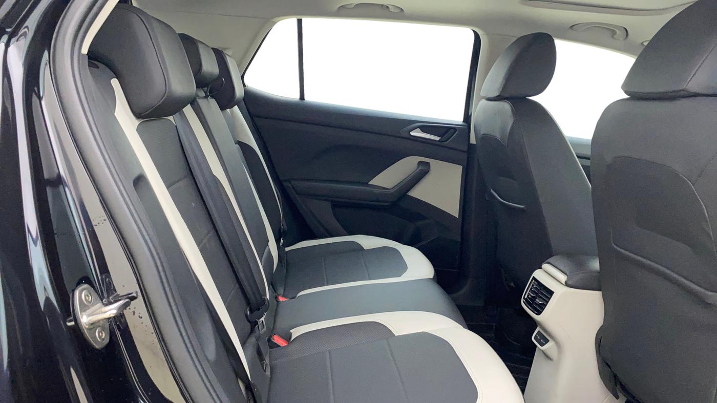 2025 Volkswagen TAIGUN TOPLINE 1.0 TSI AT, Petrol, Automatic, 20,094 km, Right Side Rear Door Cabin