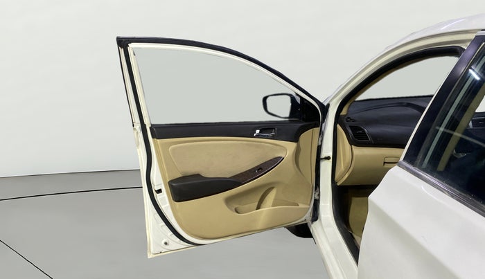 2014 Hyundai Verna FLUIDIC 1.6 CRDI SX, Diesel, Manual, 1,11,484 km, LHS Front Door