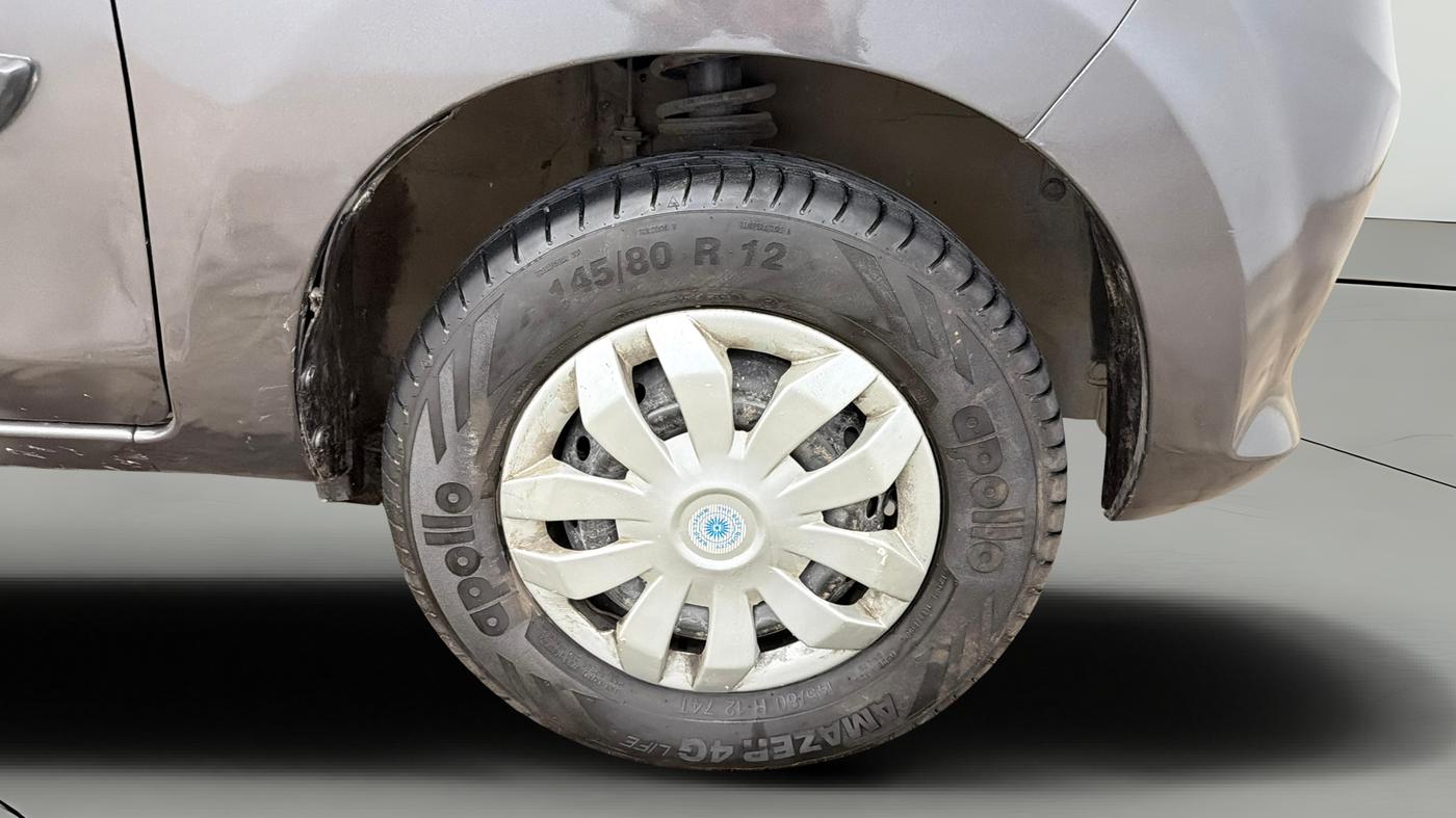 2015 Maruti Alto 800 LXI, Petrol, Manual, 52,554 km, Right Front Wheel