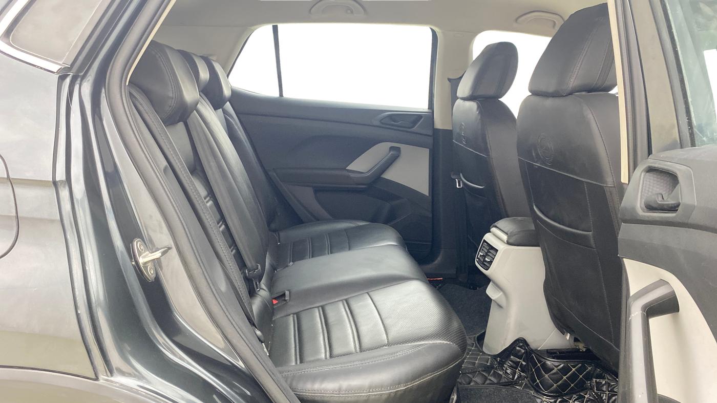 2022 Skoda KUSHAQ ACTIVE 1.0L TSI MT, Petrol, Manual, 37,190 km, Right Side Rear Door Cabin