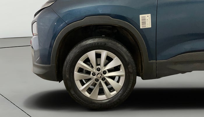 2025 Skoda KUSHAQ  Signature 1.0L TSI MT , Petrol, Manual, 7,939 km, Left Front Wheel