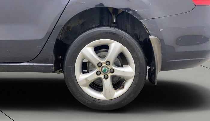 2013 Skoda Rapid ELEGANCE 1.6 TDI CR MT, Diesel, Manual, 85,878 km, Left Rear Wheel