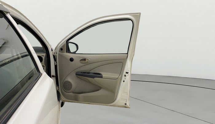 2015 Toyota Etios Liva G, Petrol, Manual, 91,842 km, RHS Front Door