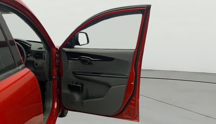 2018 Mahindra Kuv100 K8 6 STR, Petrol, Manual, 66,771 km, RHS Front Door