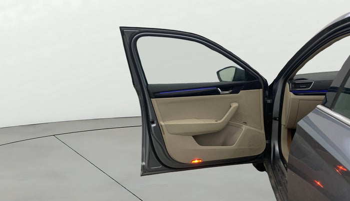 2016 Skoda Superb L&K 1.8 TSI AT, Petrol, Automatic, 1,05,887 km, LHS Front Door