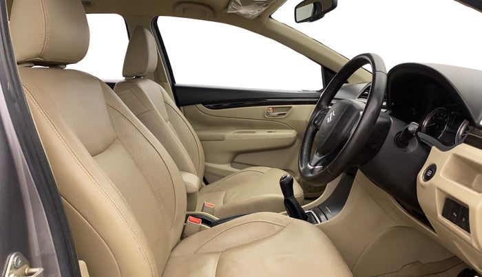 2016 Maruti Ciaz ZXI, Petrol, Manual, 52,314 km, Right Side Front Door Cabin