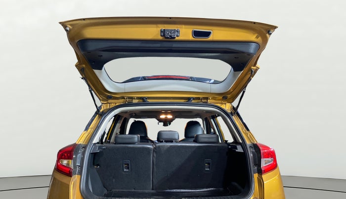 2023 Mahindra XUV300 W8(O) 1.2 PETROL DUAL TONE, Petrol, Manual, 58,758 km, Boot Door Open