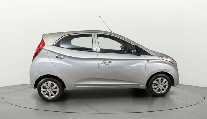 2018 Hyundai Eon MAGNA +, Petrol, Manual, 30,467 km, Right Side View