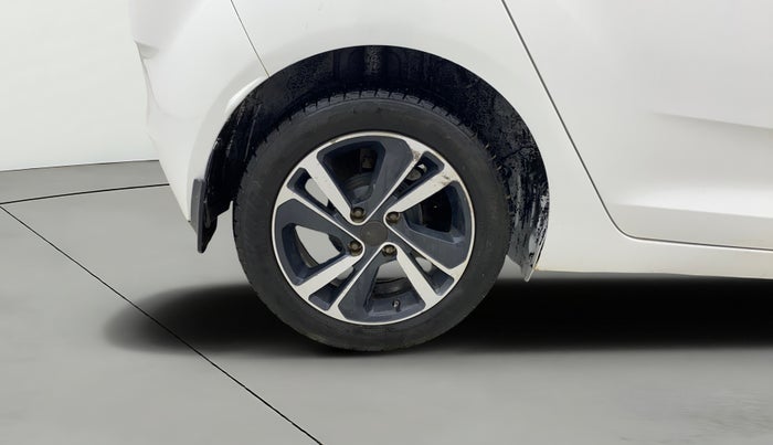 2021 Tata ALTROZ XZ PETROL, CNG, Manual, 69,986 km, Right Rear Wheel