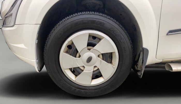 2016 Mahindra XUV500 W4, Diesel, Manual, 1,26,731 km, Left Front Wheel