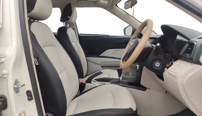 2022 Mahindra XUV300 W6 1.2 PETROL AMT, Petrol, Automatic, 36,886 km, Right Side Front Door Cabin