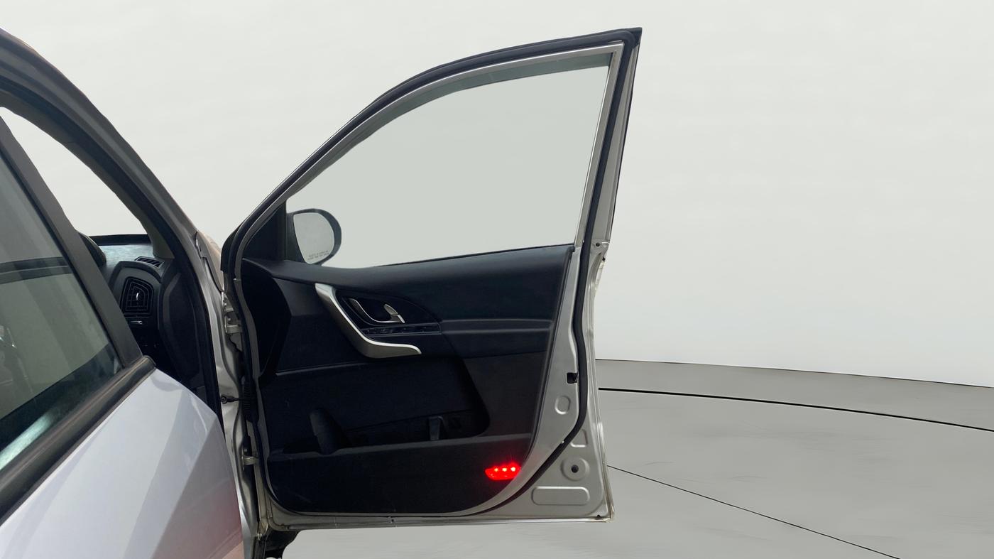 2018 Mahindra XUV500 W9 AT, Diesel, Automatic, 73,529 km, RHS Front Door