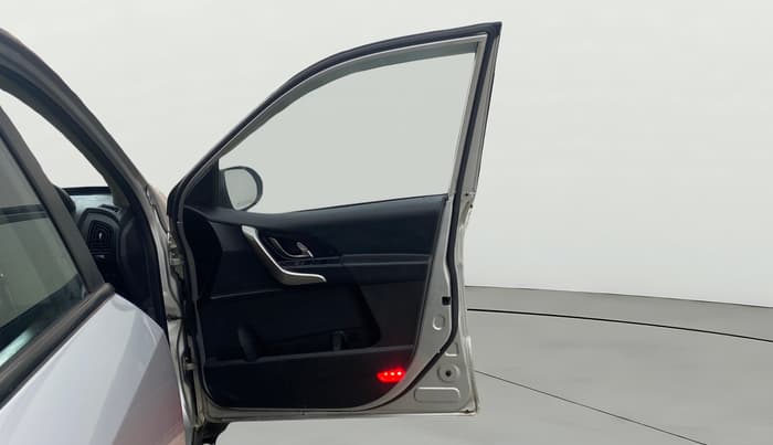 2018 Mahindra XUV500 W9 AT, Diesel, Automatic, 73,529 km, RHS Front Door