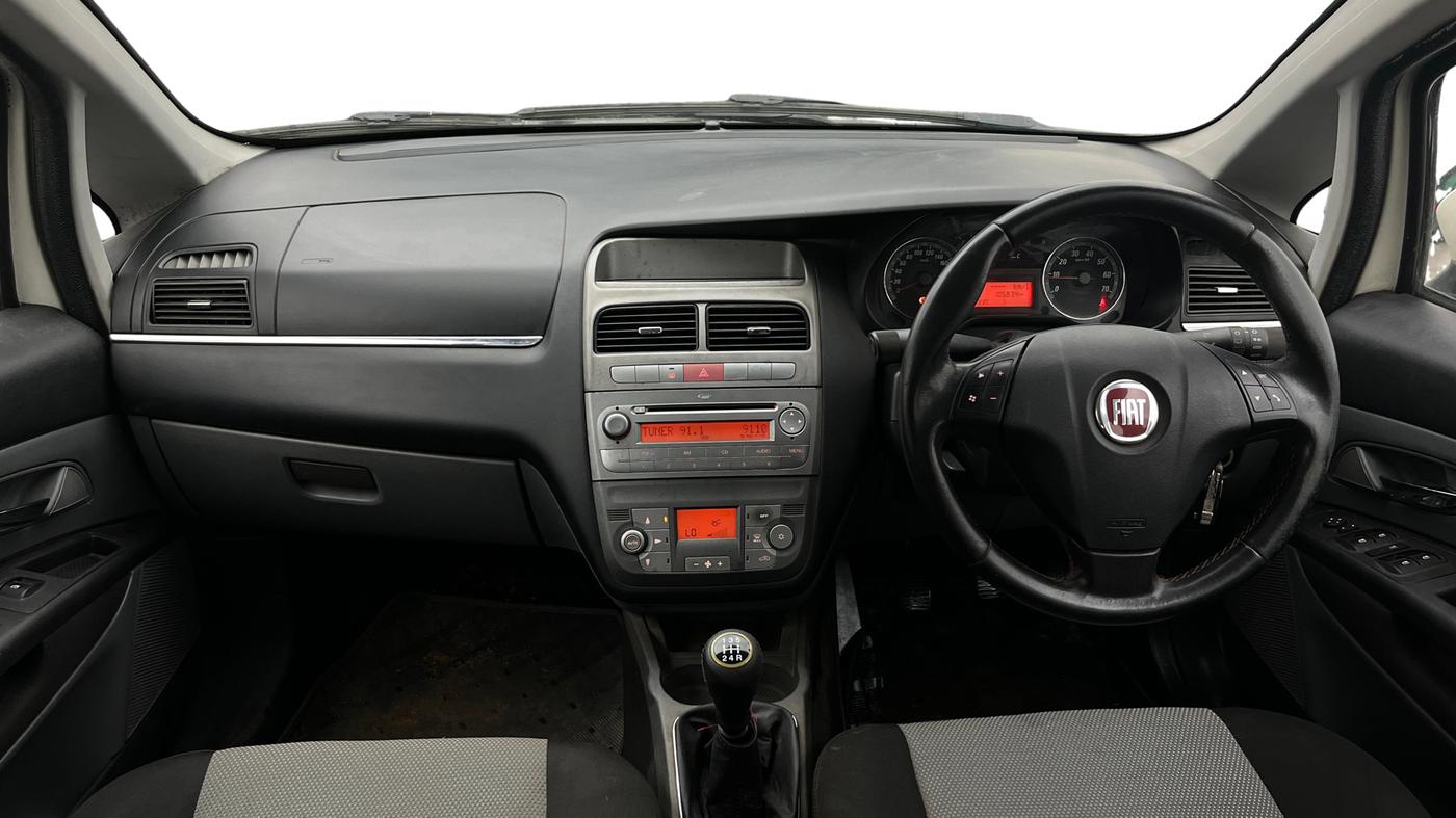 2013 Fiat Grand Punto Emotion 1.3, Diesel, Manual, 1,05,831 km, Dashboard