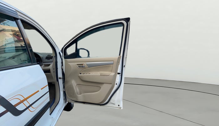 2017 Maruti Ertiga VXI, Petrol, Manual, 57,734 km, RHS Front Door