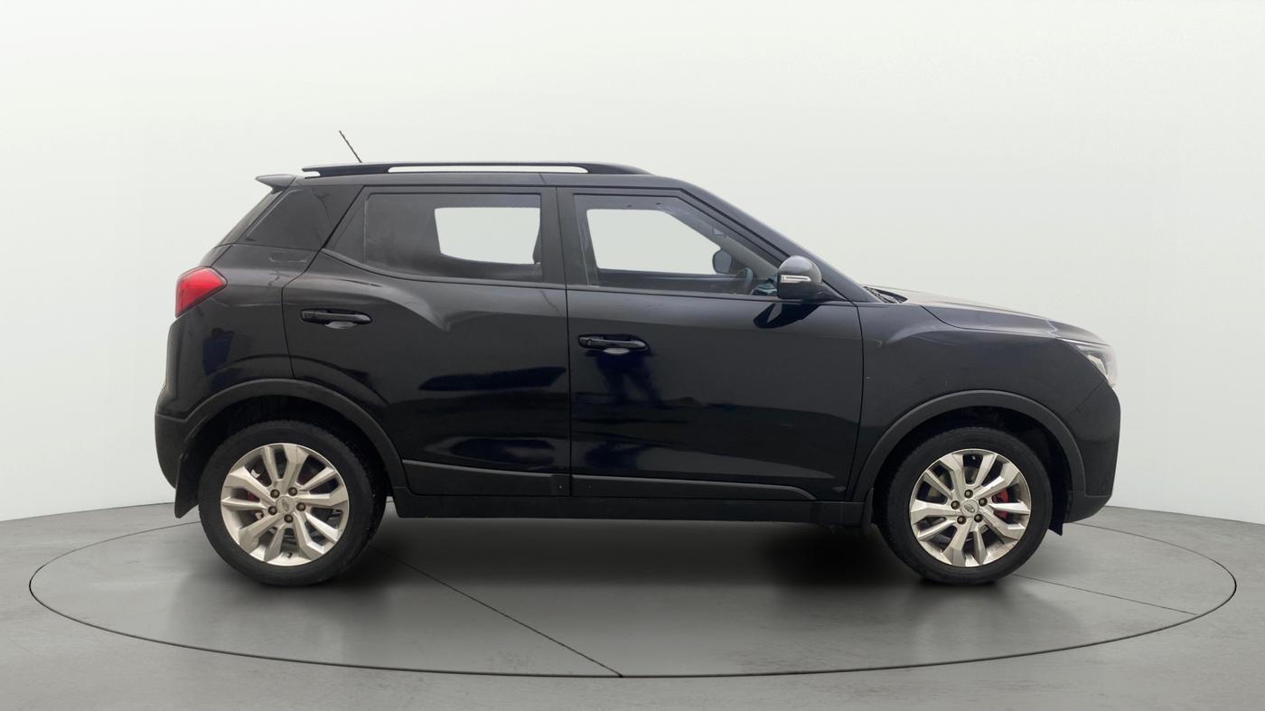 2020 Mahindra XUV300 W8 1.5 DIESEL, Diesel, Manual, 93,468 km, Right Side View