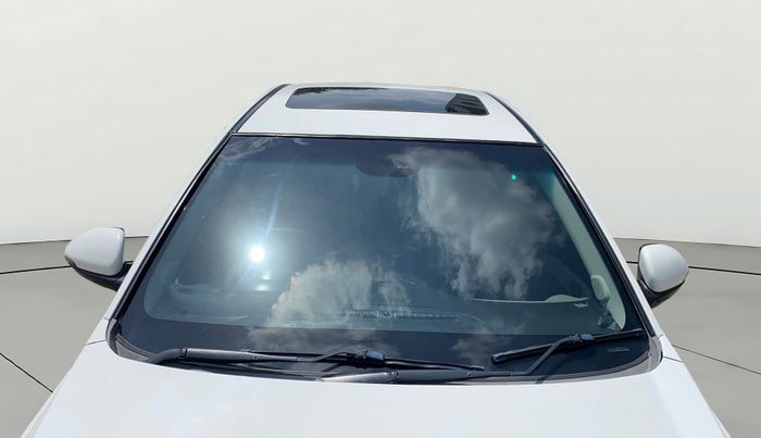 2017 Chevrolet Cruze LTZ, Diesel, Manual, 86,041 km, Front Windshield