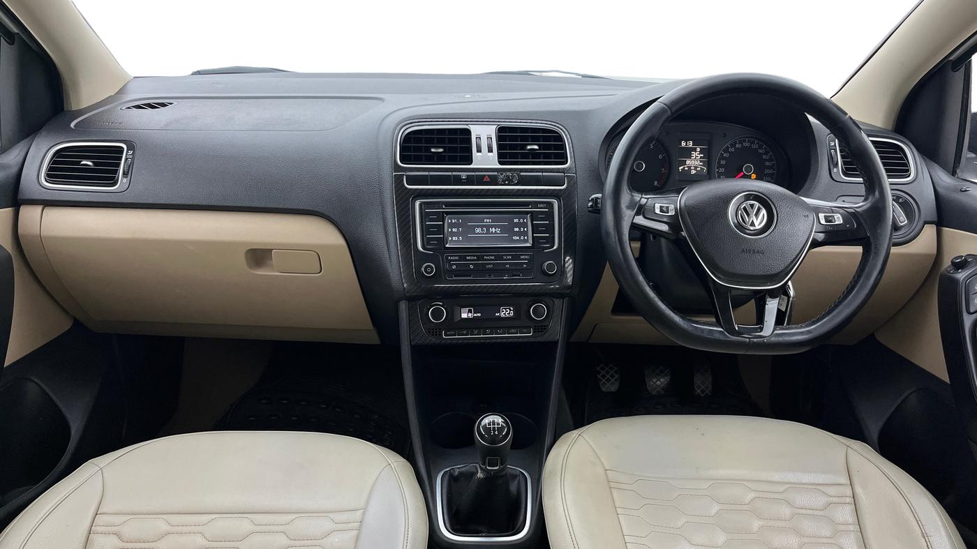 2015 Volkswagen Polo HIGHLINE1.2L, Petrol, Manual, 85,932 km, Dashboard