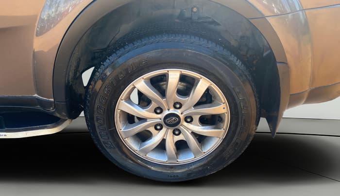 2019 Mahindra XUV500 W9 AT, Diesel, Automatic, 88,811 km, Left Rear Wheel