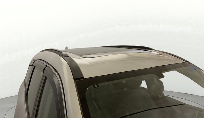 2022 Mahindra XUV700 AX 5 P MT 7 STR, Petrol, Manual, 32,365 km, Roof