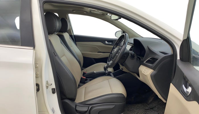 2017 Hyundai Verna 1.6 VTVT SX O, Petrol, Manual, 49,542 km, Right Side Front Door Cabin