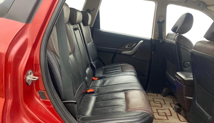 2014 Mahindra XUV500 W8, Diesel, Manual, 1,03,541 km, Right Side Rear Door Cabin