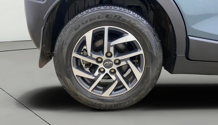 2022 Mahindra XUV300 W8 (O) 1.2 PETROL AMT, Petrol, Automatic, 35,215 km, Right Rear Wheel