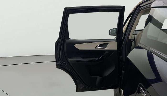 2024 Mahindra XUV700 AX 7 Luxury Pack Petrol AT 6 STR, Petrol, Automatic, 2,678 km, LHS Rear Door