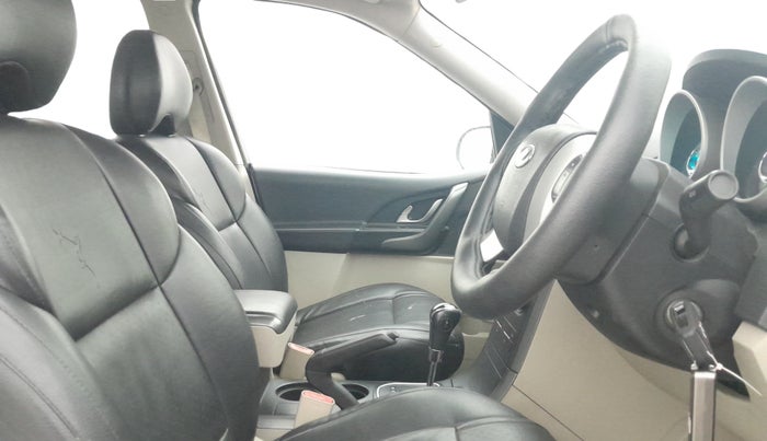 2016 Mahindra XUV500 W6 AT 1.99, Diesel, Automatic, 44,518 km, Right Side Front Door Cabin