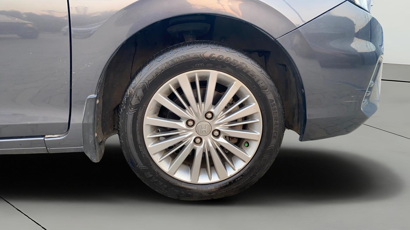 2022 Honda City 1.5L I-VTEC V MT 5TH GEN, Petrol, Manual, 1,35,449 km, Right Front Wheel