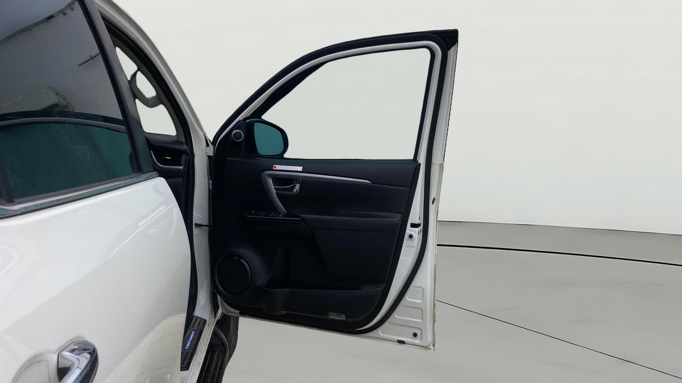 2023 Toyota Fortuner 4X2 AT 2.8 DIESEL, Diesel, Automatic, 50,235 km, RHS Front Door