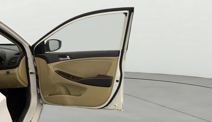 2015 Hyundai Verna FLUIDIC 4S 1.6 VTVT S, CNG, Manual, 71,738 km, RHS Front Door