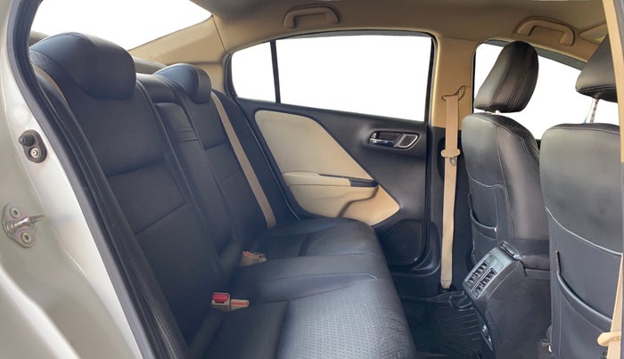 2022 Honda City 1.5L I-VTEC V MT 5TH GEN, Petrol, Manual, 37,980 km, Right Side Rear Door Cabin