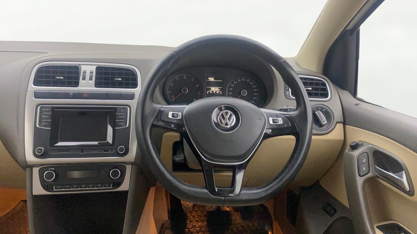 2016 Volkswagen Vento HIGHLINE 1.6 MPI, Petrol, Manual, 29,541 km, Steering Wheel Close Up