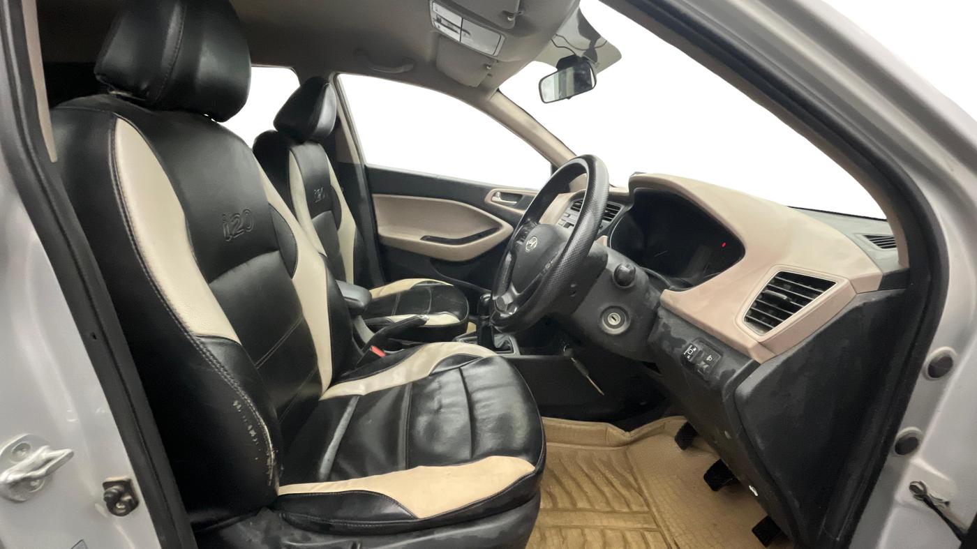 2015 Hyundai Elite i20 MAGNA 1.2, CNG, Manual, 89,366 km, Right Side Front Door Cabin