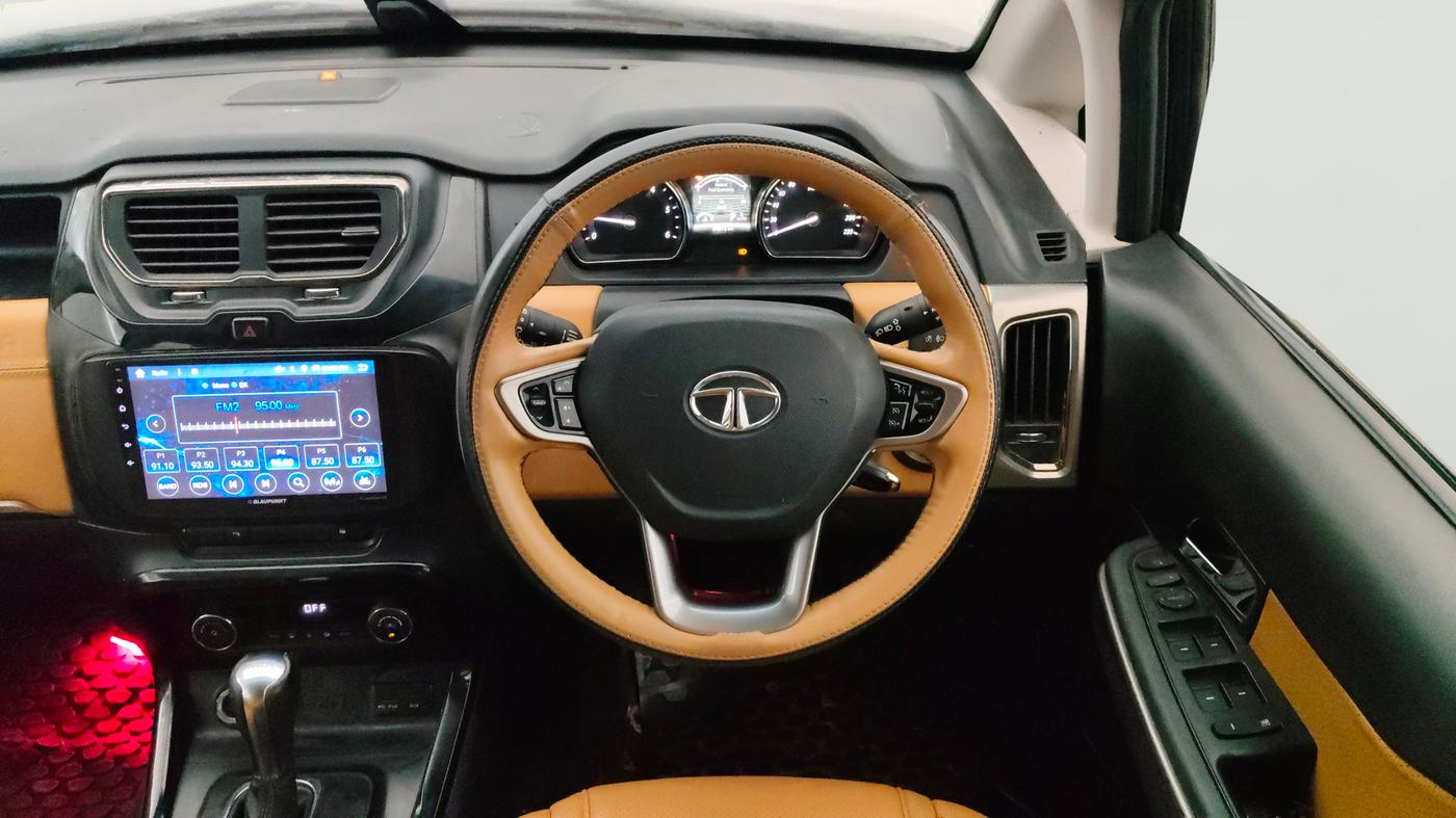 2017 Tata Hexa XTA 4X2 7 STR, Diesel, Automatic, 94,055 km, Steering Wheel Close Up