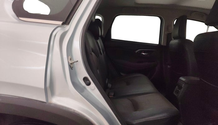 2023 Toyota URBAN CRUISER HYRYDER V HYBRID, Hybrid, Automatic, 77,333 km, Right Side Rear Door Cabin