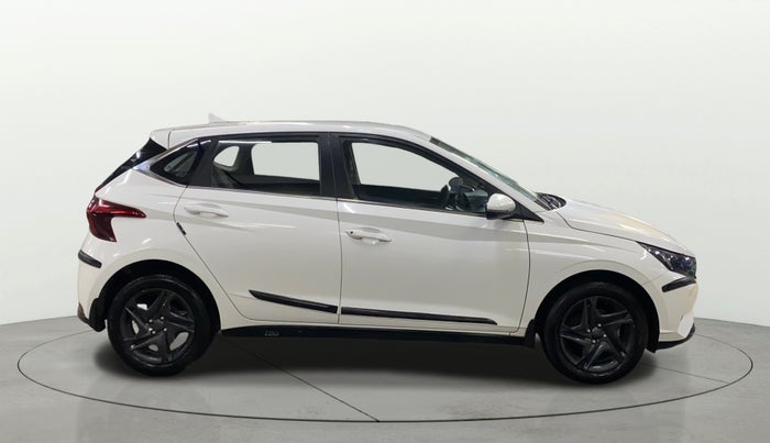 2022 Hyundai NEW I20 SPORTZ 1.2 MT, Petrol, Manual, 42,672 km, Right Side View