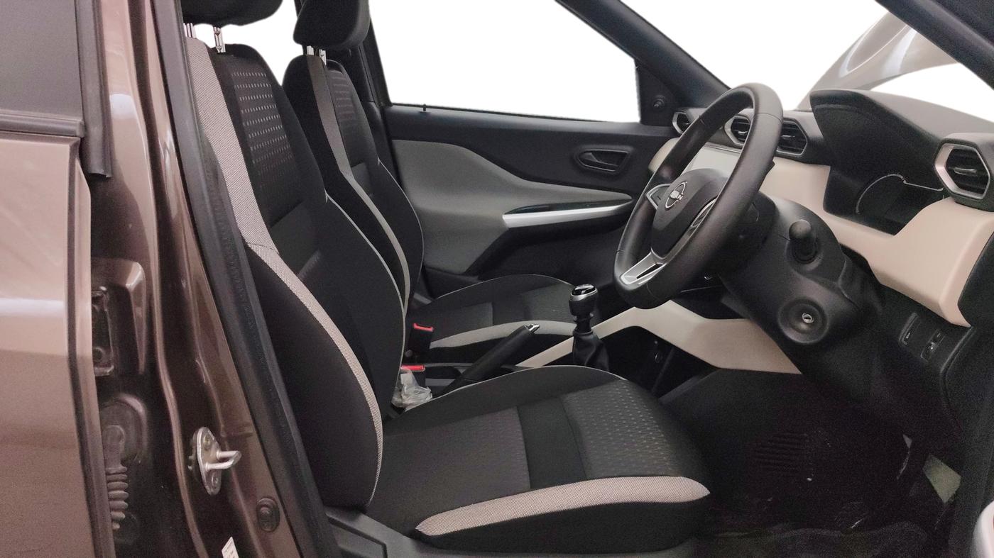 2023 Nissan MAGNITE XE, Petrol, Manual, 10,969 km, Right Side Front Door Cabin